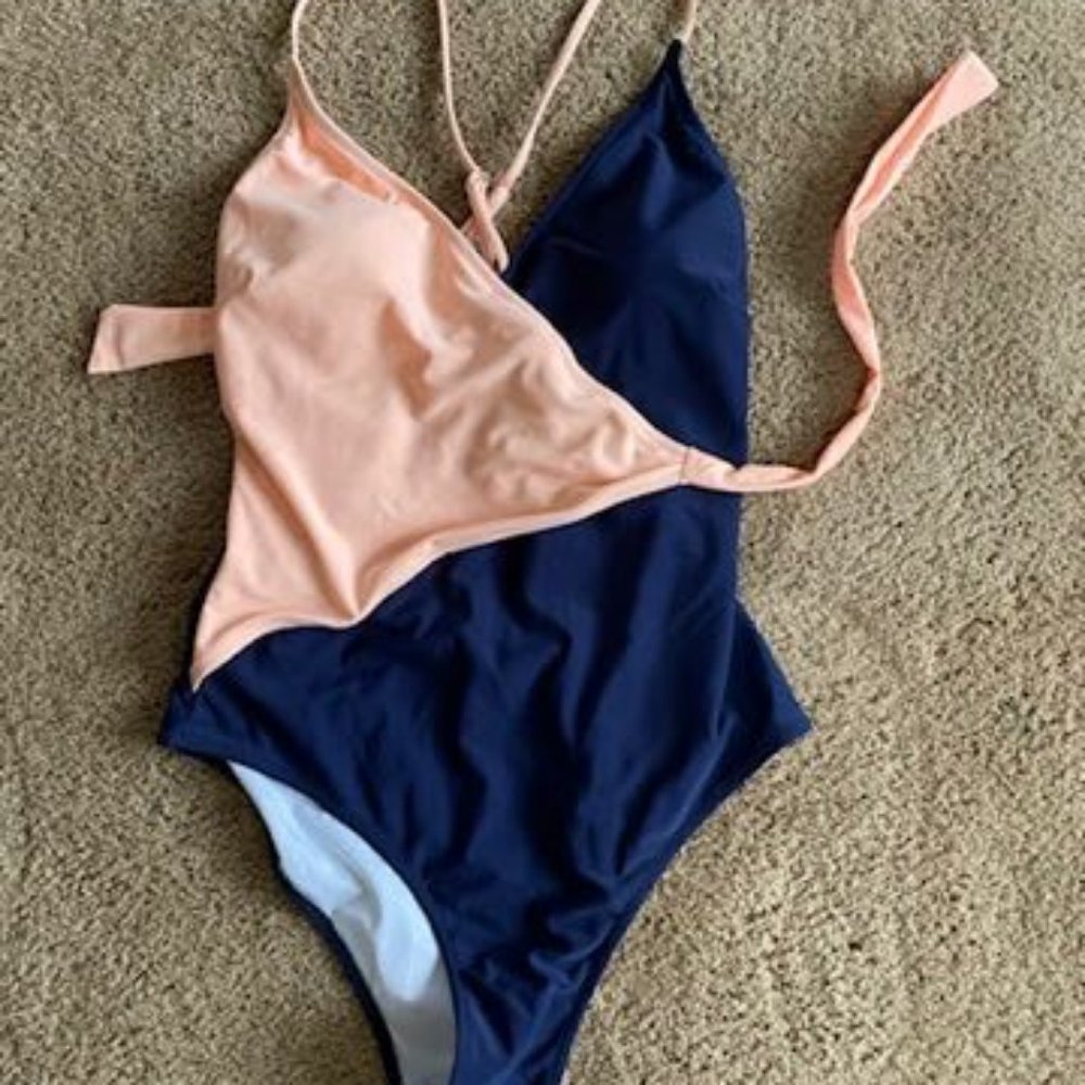 Cupshe One PIece Swimsuite peach navy